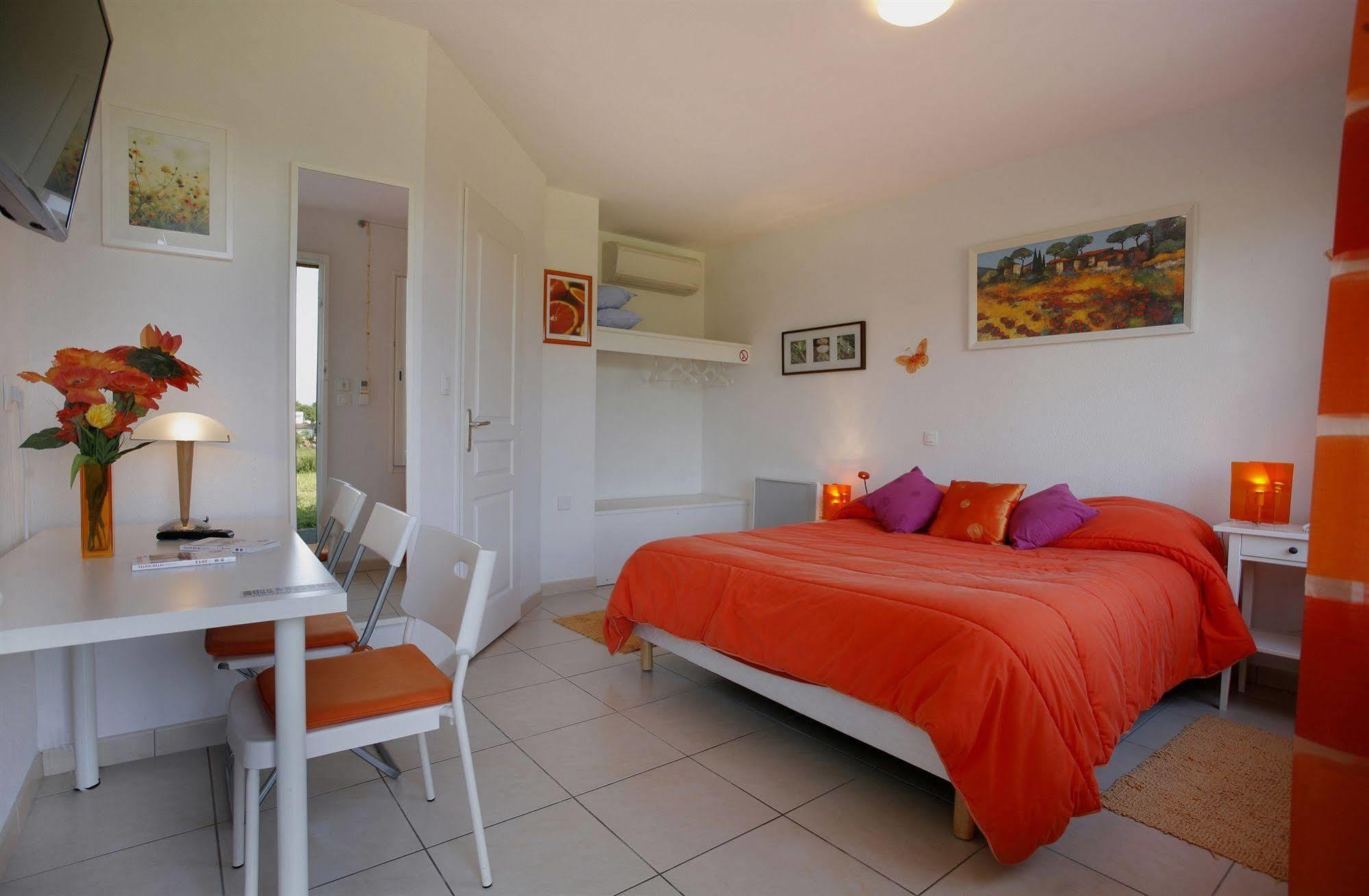 Logis Hotel Corintel Bordeaux Est Tresses Exterior foto